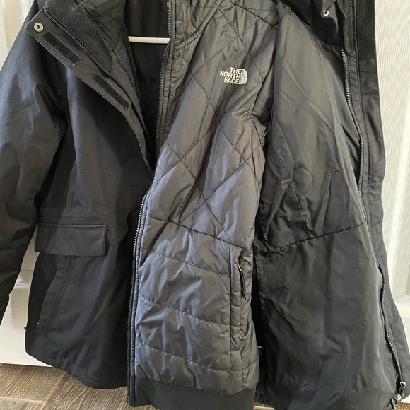 SOLD!! Women’s North Face Coat - Picture 5 of 7